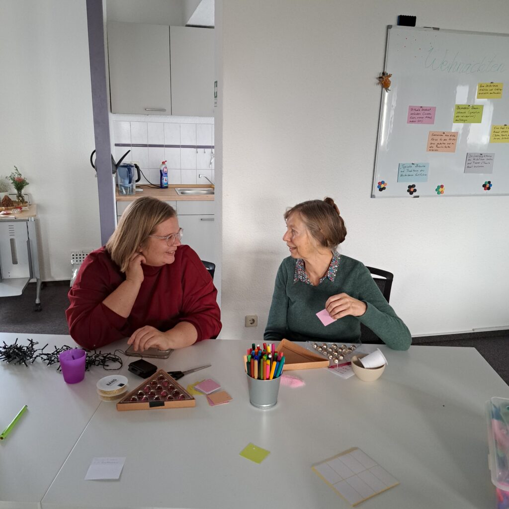 Linda und Sabine bei den Vorbereitungen 